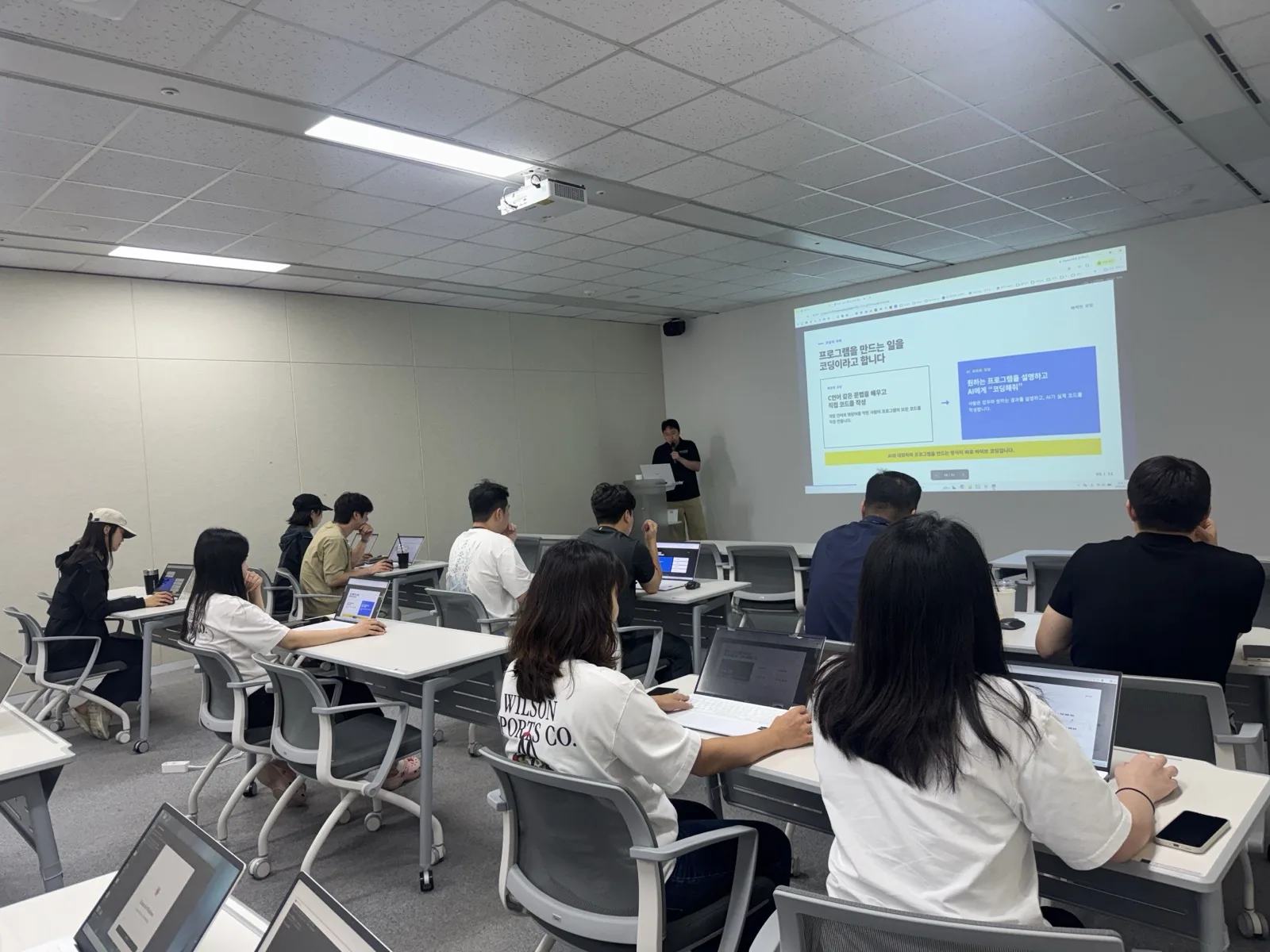 아머스포츠코리아 전 임직원 AI 활용 교육